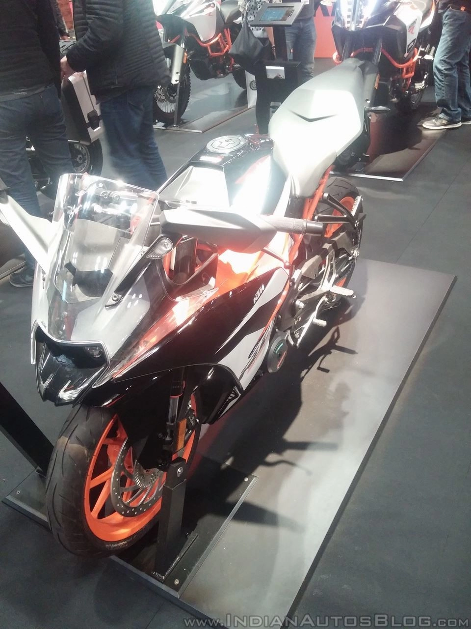 Ktm rc390 2017 chính thức ra mắt vào ngày 1901 tại thị trường ấn độ