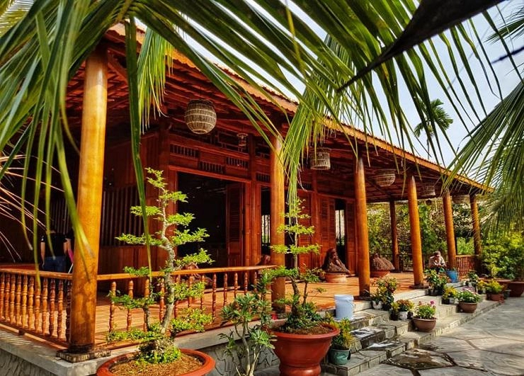 Mãn nhãn ngôi nhà độc nhất vô nhị miền tây được làm từ 4000 cây dừa lão