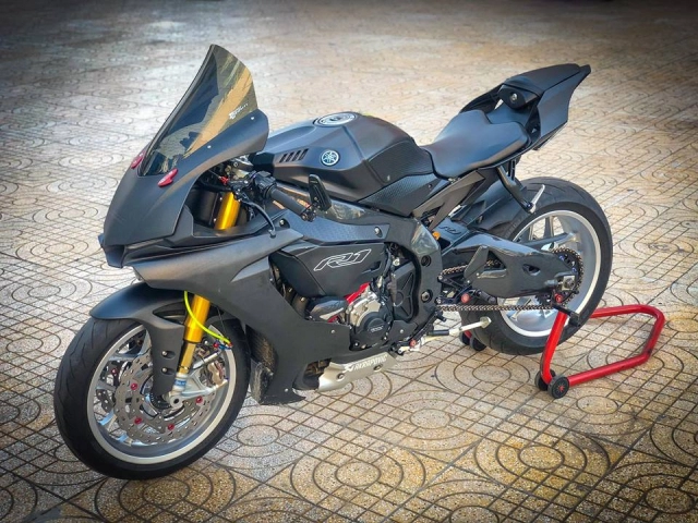 Mãn nhãn với siêu phẩm yamaha r1 miền tây sông nước dọn phong cách chạy track