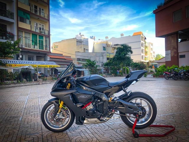 Mãn nhãn với siêu phẩm yamaha r1 miền tây sông nước dọn phong cách chạy track