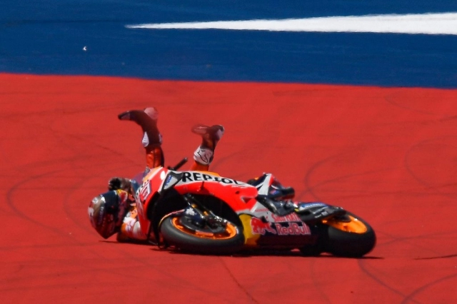 motogp 2019 marc marquez ngã xe nguyên nhân từ đâu