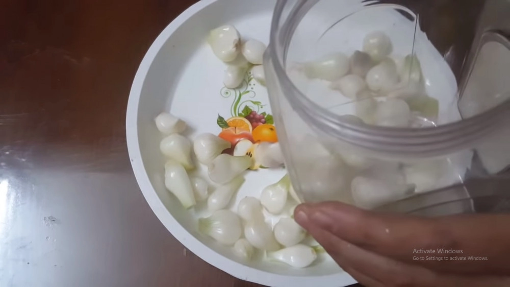 Muối hành ăn tết mà sợ hăng cứ làm theo cách này đảm bảo 10 củ trắng giòn cả 10 chua ngon để cả tháng không nổi váng