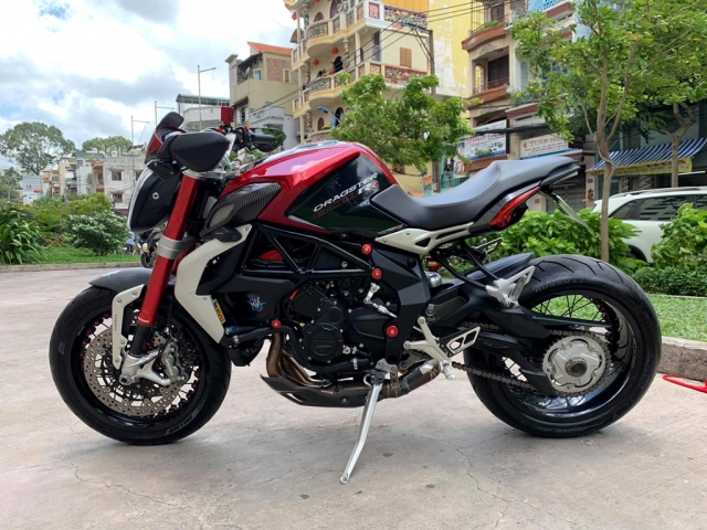 Mv agusta brutale 800 dragster rr độ ấn tượng với phong cách cơ bắp