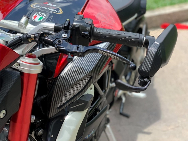 Mv agusta brutale 800 dragster rr độ ấn tượng với phong cách cơ bắp