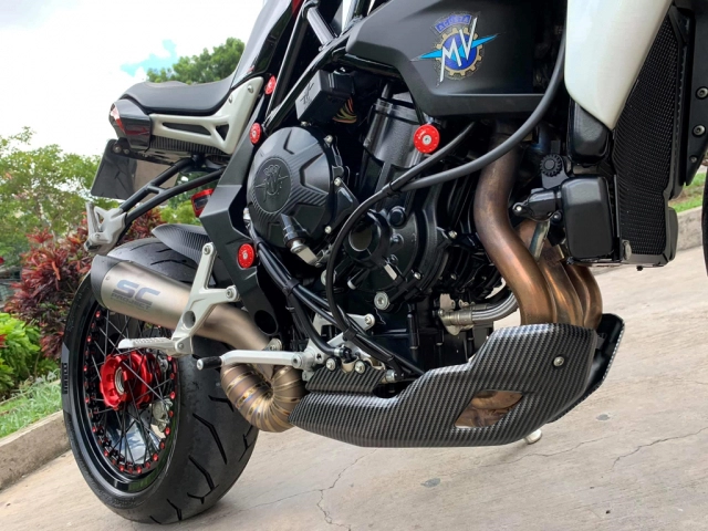 Mv agusta brutale 800 dragster rr độ ấn tượng với phong cách cơ bắp