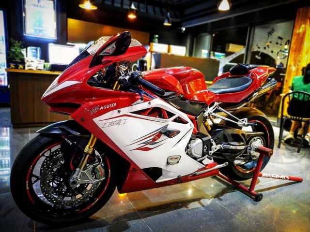 Mv agusta f4 rr được biker việt mang ra đấu giá ủng hộ đồng bào miền trung