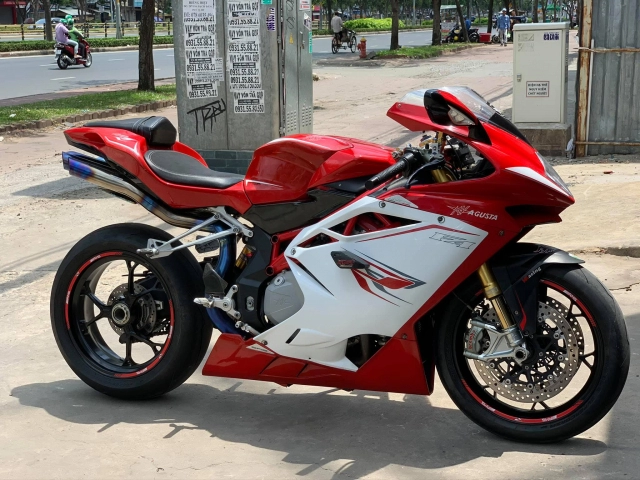 Mv agusta f4 rr được biker việt mang ra đấu giá ủng hộ đồng bào miền trung