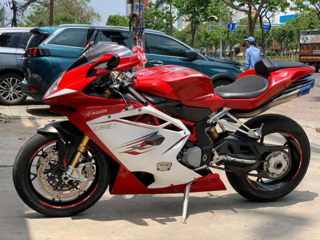 Mv agusta f4 rr được biker việt mang ra đấu giá ủng hộ đồng bào miền trung