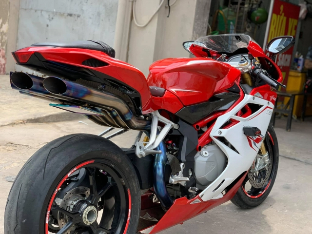 Mv agusta f4 rr được biker việt mang ra đấu giá ủng hộ đồng bào miền trung