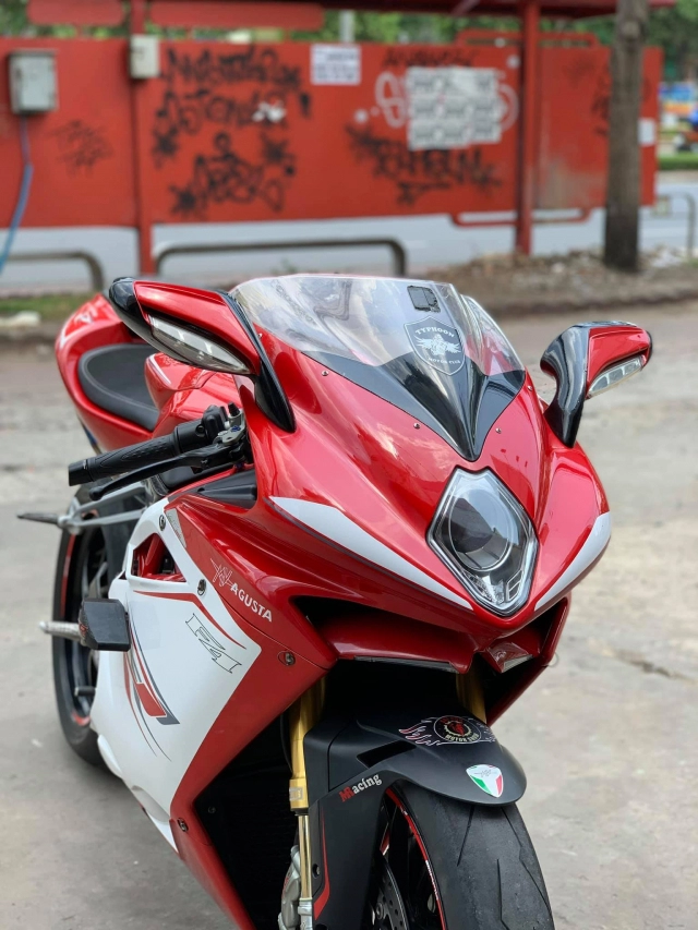 Mv agusta f4 rr được biker việt mang ra đấu giá ủng hộ đồng bào miền trung