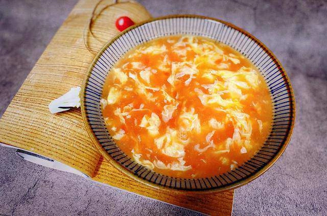 Nấu canh cà chua trứng mãi vẫn tanh nhớ mẹo này canh thơm nức nổi vân đẹp