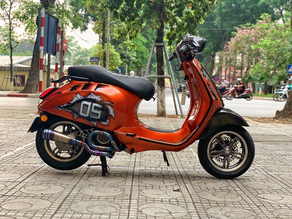 Ngã ngửa với vespa sprint độ đẹp và chất nhất khu phố cổ