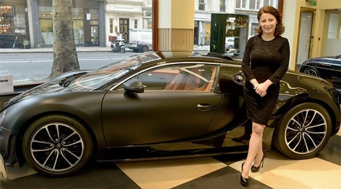  người phụ nữ bán 11 chiếc bugatti veyron một năm 