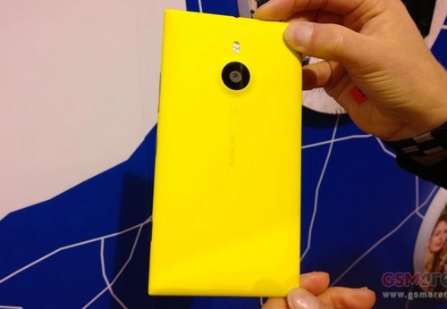 Nokia lumia 1520 màn hình lớn giá 749 usd