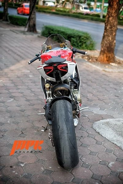 Panigale 1199s vẻ đẹp hoàn mỹ từ bàn tay thiết kế ý