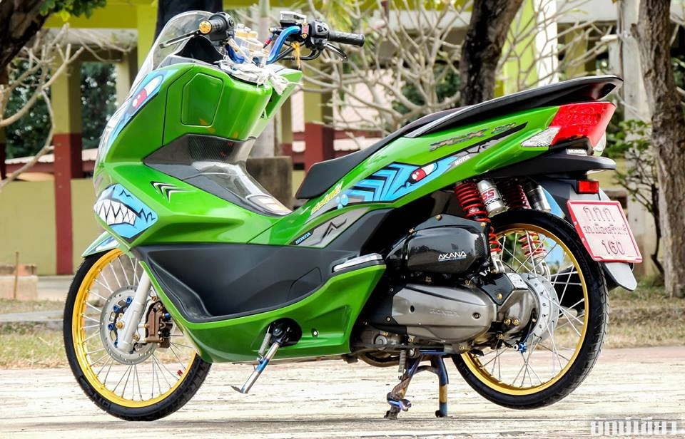 Pcx 150 độ chất lừ với phong cách cá mập lên bờ của dân thái