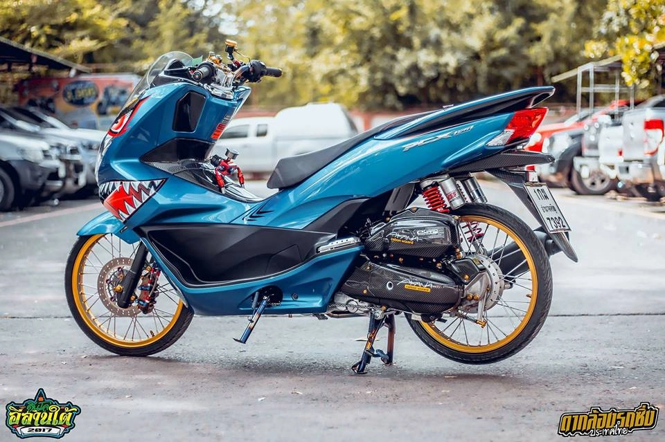 Pcx 150 độ phong cách cá mập lên bờ của biker xứ chùa vàng