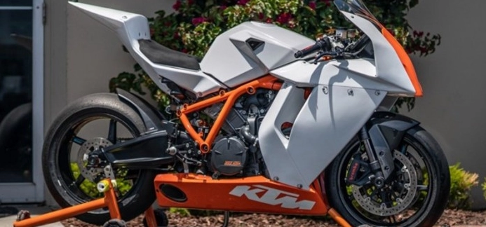 Phiên bản đặc biệt ktm rc8r được mang ra đấu giá