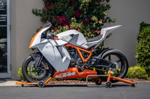 Phiên bản đặc biệt ktm rc8r được mang ra đấu giá