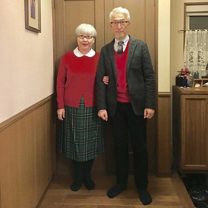 Phục sát đất với cặp vợ chồng già ngày nào cũng mặc đồ đôi suốt 37 năm