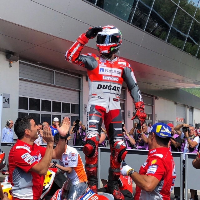 Rossi nhận xét đội đua của ducati racing team như đội đua f1