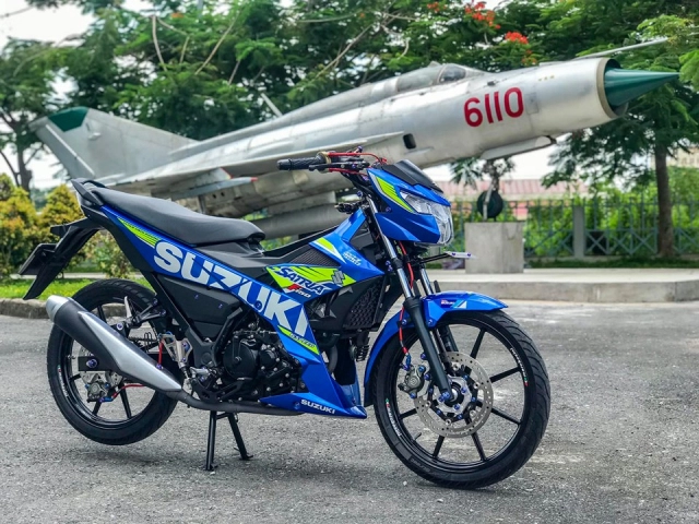 Satria 150 độ cực đỉnh đọ dáng cùng chiến cơ không trung