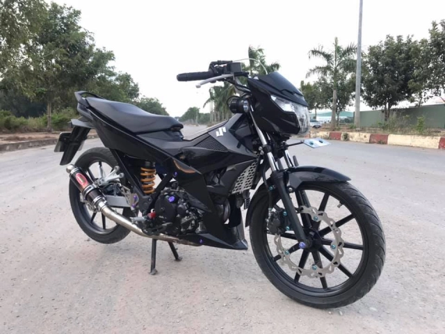 Satria 150 độ đẹp hú hồn đến từ câu lạc bộ anh da đen