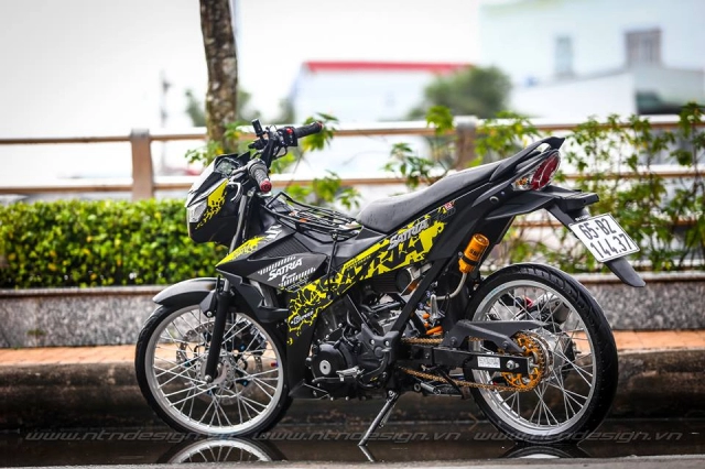 Satria 150 độ nổi bật trong bộ cánh mới cùng dàn chân đắt tiền