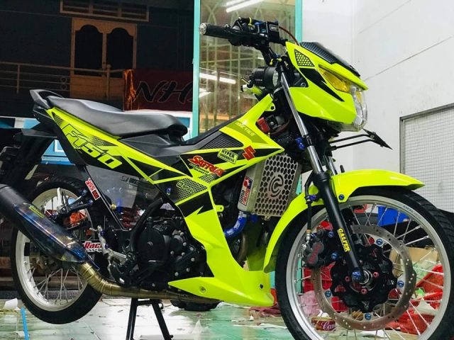 Satria f150 đô choi loa vơi xanh neon kêt hơp cung dan chân gơi cam