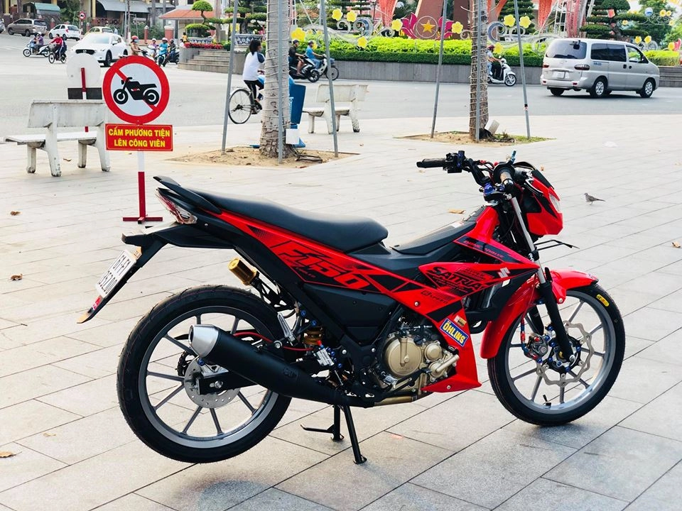 Satria f150 độ đẹp ngất ngây với loạt đồ chơi kiểng của biker bình dương