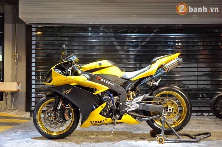  siêu nhân vàng yamaha r1 đẹp trai hơn với dàn option đồ chơi hàng hiệu