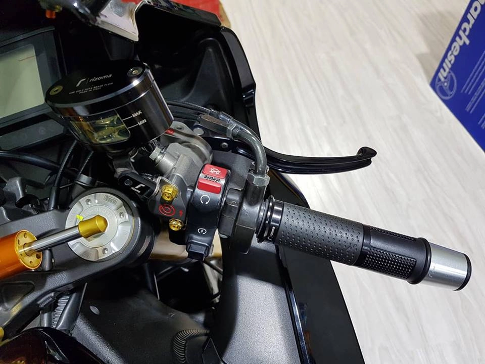 Siêu phẩm bò mộng honda cbr1000rr nâng cấp đen bóng không tỳ vết