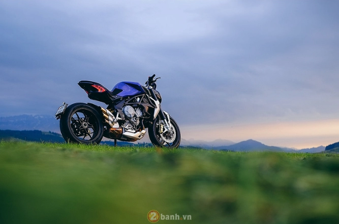 Siêu phẩm mv agusta dragster 800rr với bản độ deep blue full carbon