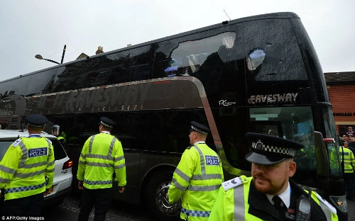 Soi xe bus giúp mu thoát cơn điên của cđv west ham