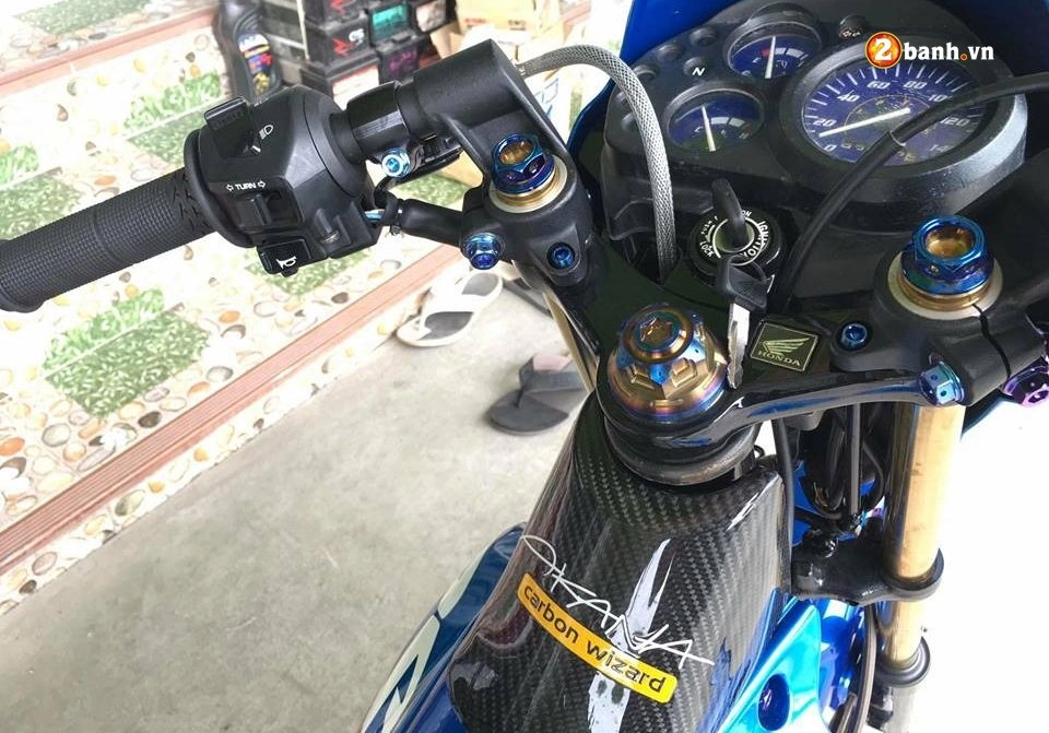 Sonic 125 độ chất lừ đến má nhìn không ra của biker nước bạn
