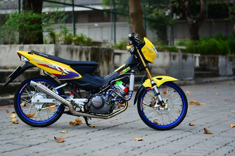 Sonic 125 độ chất lừ mang vẻ đẹp hiện đại của biker nước bạn