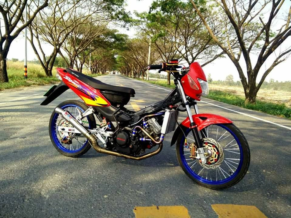 Sonic 125 độ siêu chất với thần thái cực tốt của biker thailand