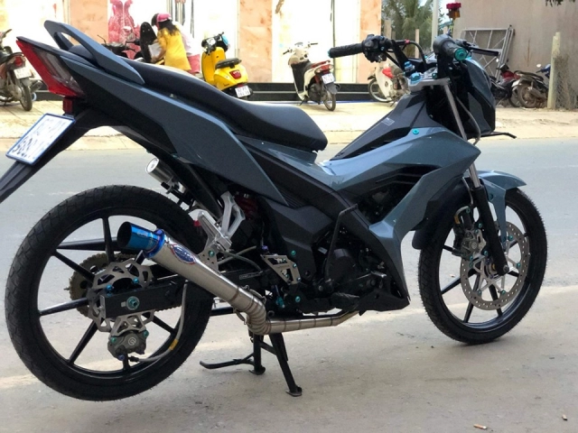 Sonic 150 độ đầy phong cách với màu xanh xi măng kèm dàn chân brembo chất lừ