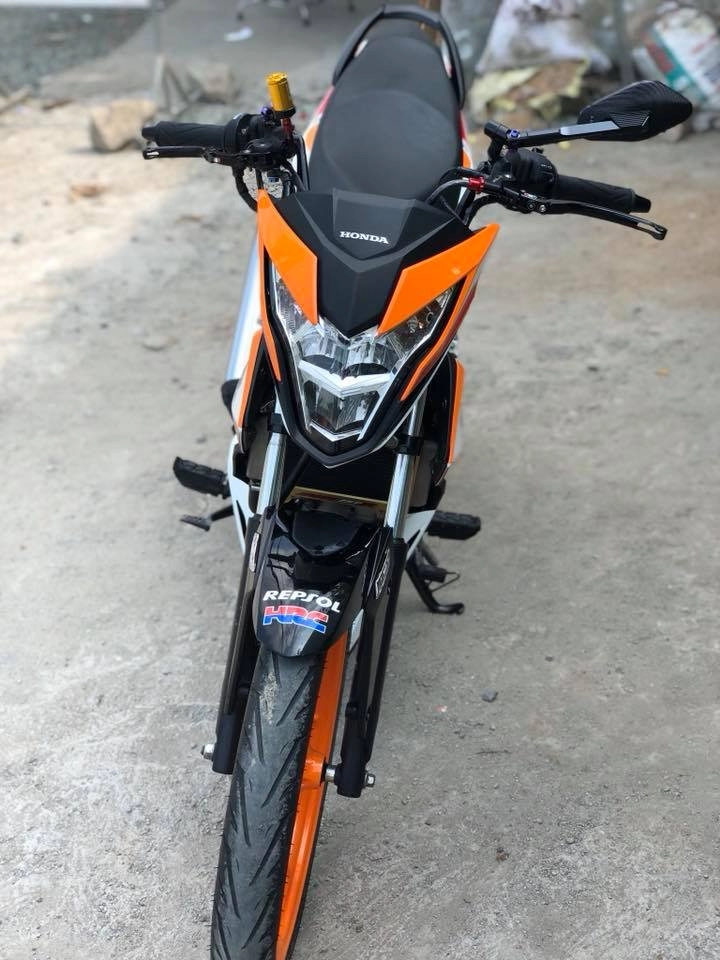 Sonic 150r repsol độ đơn giản với loạt đồ chơi ở ghi đông