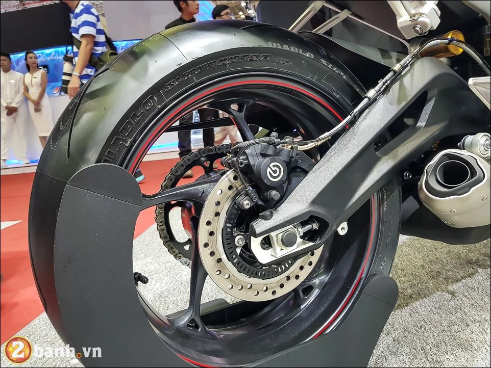 Street triple rs được giới thiệu tại vims 2017