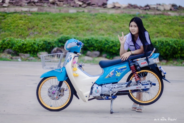 Super cub độ của cô nàng cấp 3 có gì đặc biệt