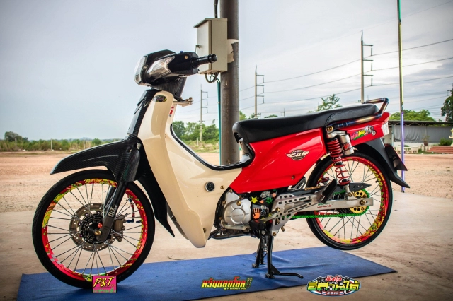 Super cub độ ở nước bạn đẹp không tưởng với dàn chân hàng hiệu