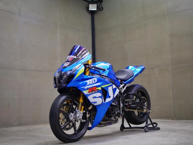 Suzuki gsx-r1000 độ ấn tượng với phong cách chạy track