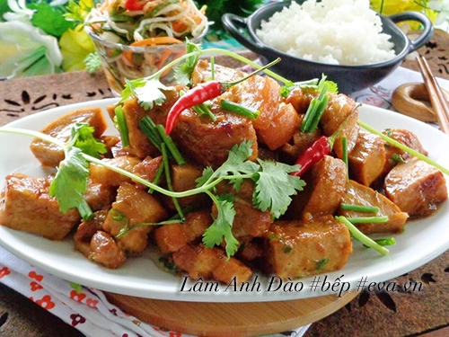 Tận dụng chả thừa sau tết làm món chả kho thịt