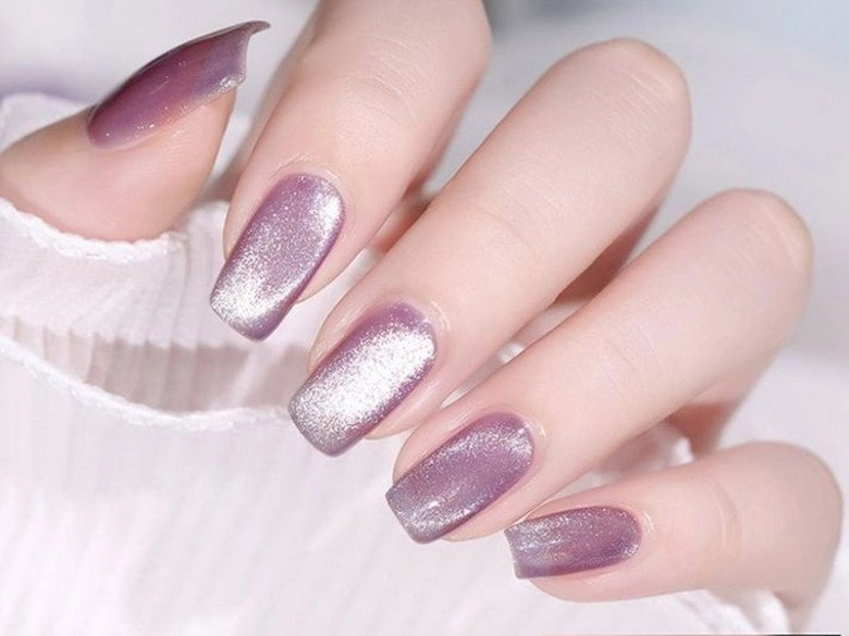 Theo xu hướng nail mắt mèo nhiều chị em ấm ức ôm chiếc móng như úp thìa đón tết