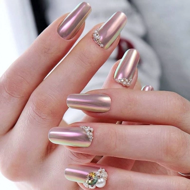 Theo xu hướng nail mắt mèo nhiều chị em ấm ức ôm chiếc móng như úp thìa đón tết