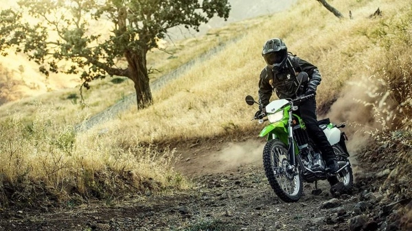 Tìm hiểu sự khác biệt giữa mô tô adventure và enduro