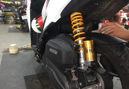 Trên tay phuộc ohlins ho 545 dành cho vario để cảm nhận sự giá trị của nó