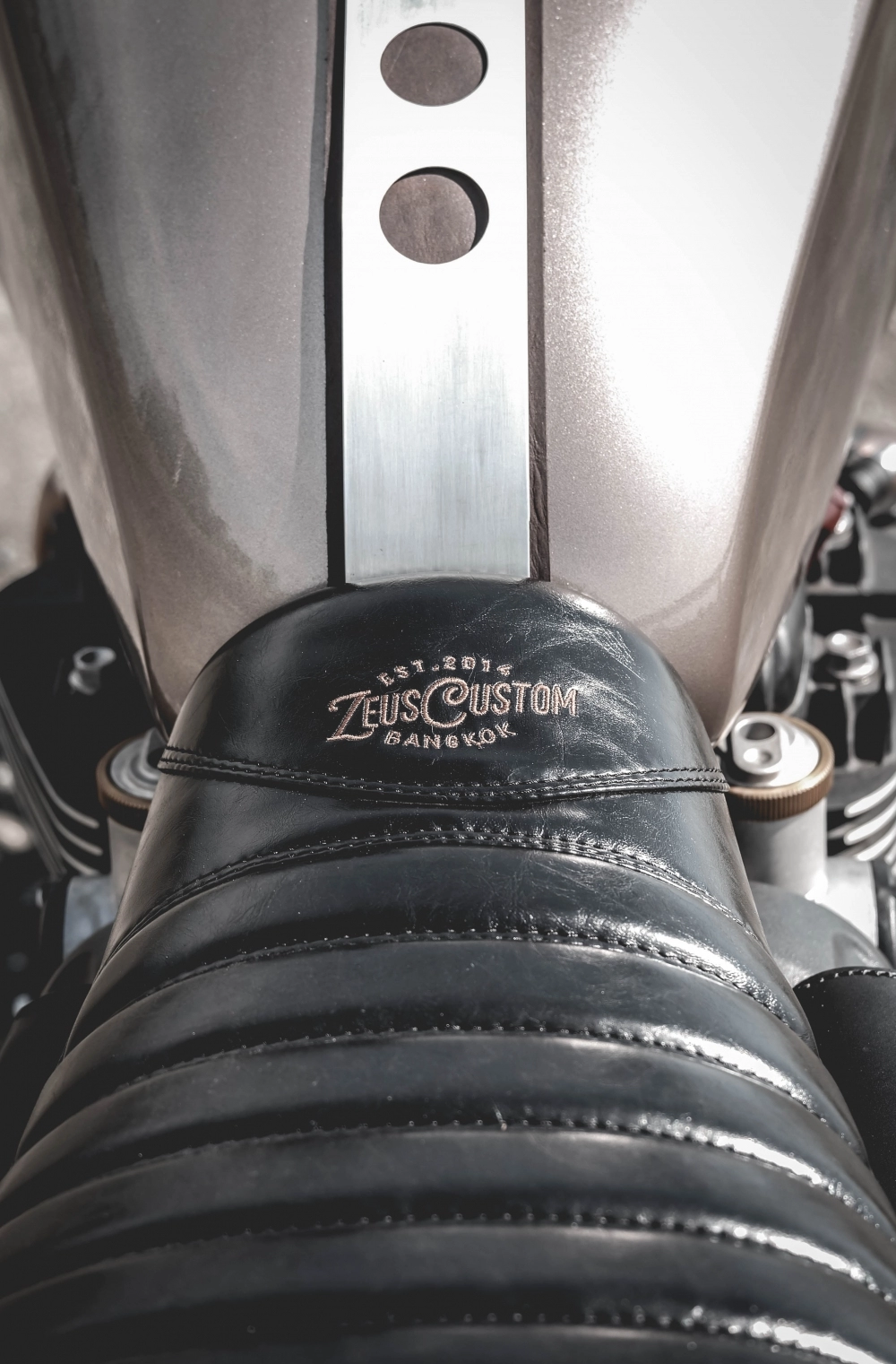 Triumph bonneville t120 xế độ cổ điển đậm chất chơi đến từ zeus custom