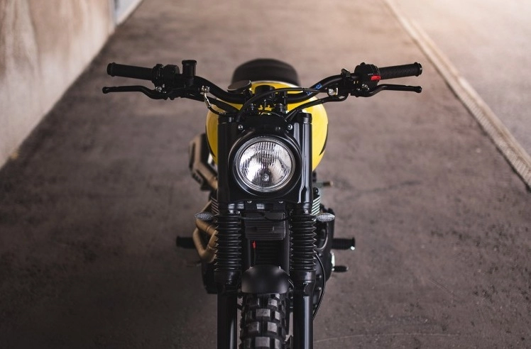 Triumph scrambler bản tùy chỉnh đến từ injustice customs